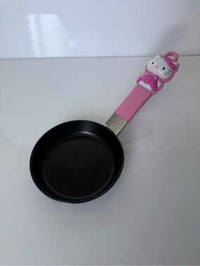 2013 Sanrio HELLO KITTY Non Stick Fry Pan Good Condition